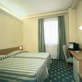 Imagen general del Hotel Embassy Pero. Foto 12