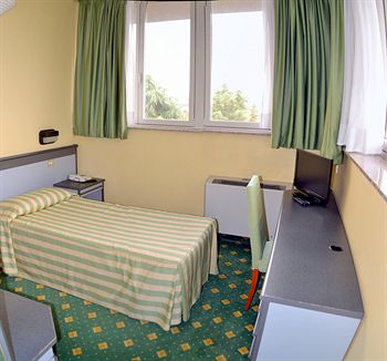 Imagen general del Hotel Embassy Pero. Foto 15