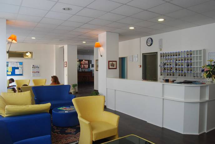 Imagen de los interiores del Hotel Embassy Pesaro. Foto 18