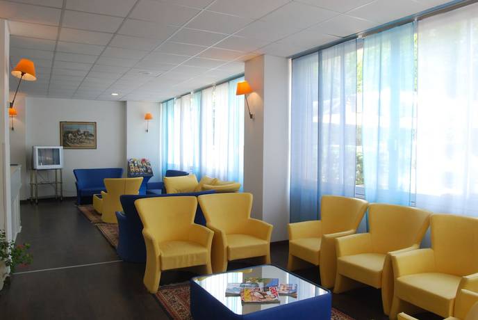 Imagen de los interiores del Hotel Embassy Pesaro. Foto 19