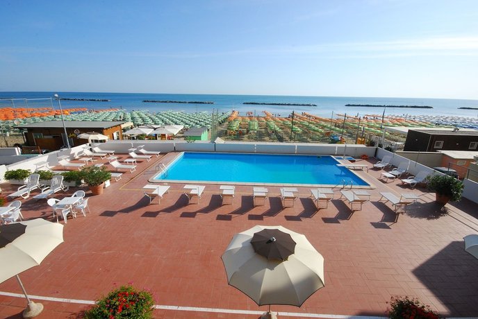 Imagen general del Hotel Embassy Pesaro. Foto 1