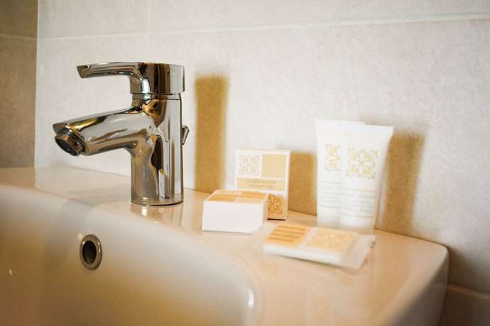 Imagen de la habitación del Hotel Embassy Pesaro. Foto 12