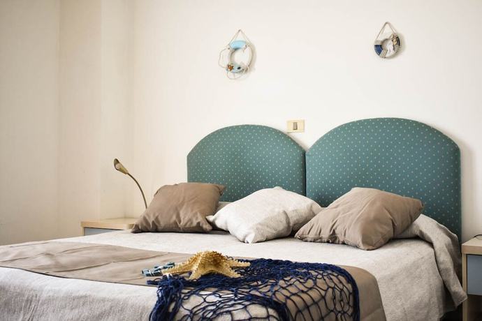 Imagen de la habitación del Hotel Embassy Pesaro. Foto 14