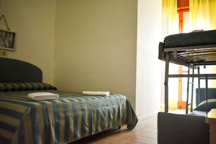 Imagen de la habitación del Hotel Embassy Pesaro. Foto 16