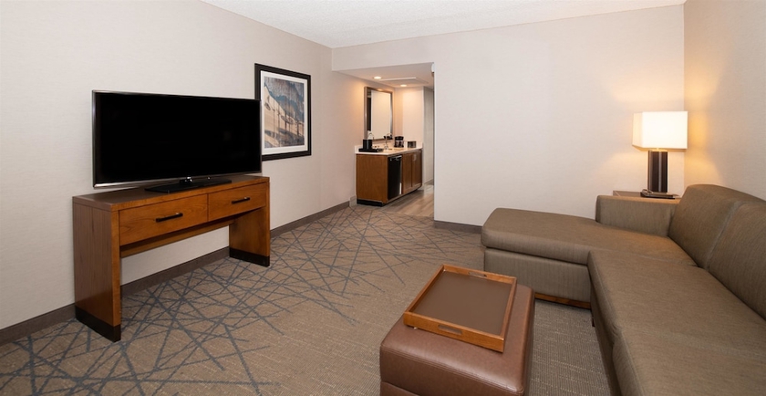 Imagen de la habitación del Hotel Embassy Suite Hotel Colorado Springs. Foto 10