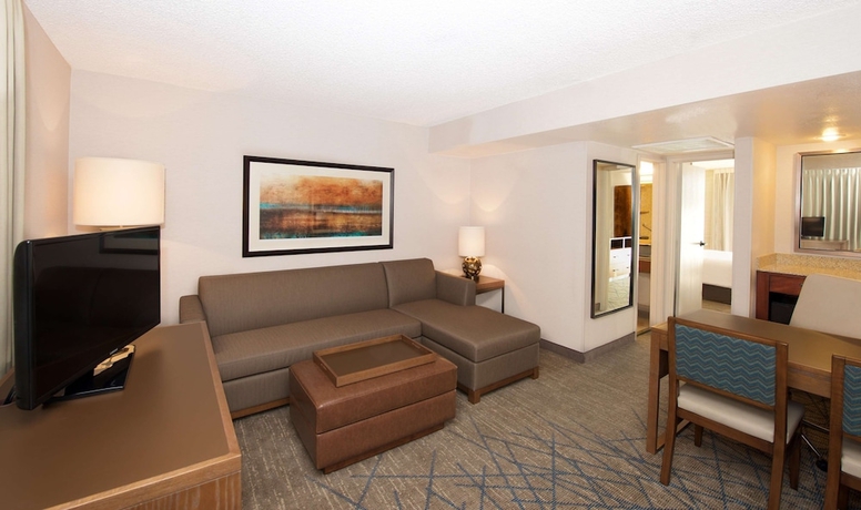 Imagen de la habitación del Hotel Embassy Suite Hotel Colorado Springs. Foto 11