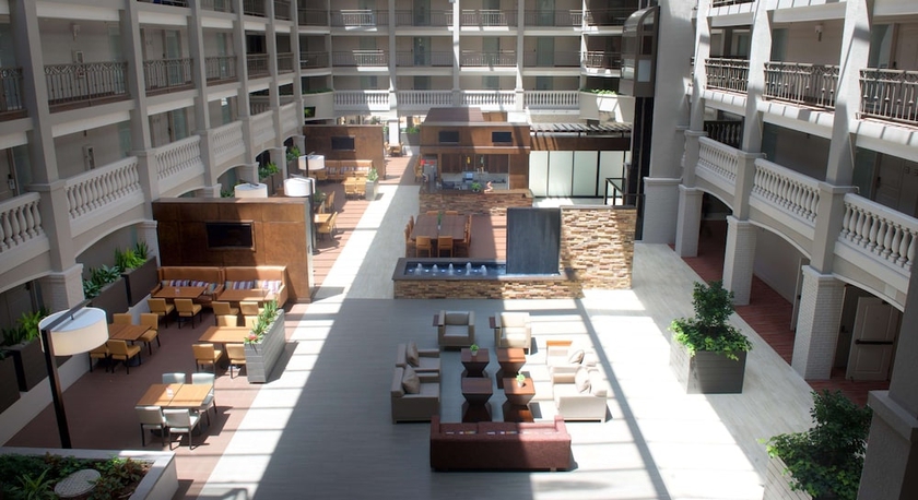 Imagen de los interiores del Hotel Embassy Suite Hotel Colorado Springs. Foto 14