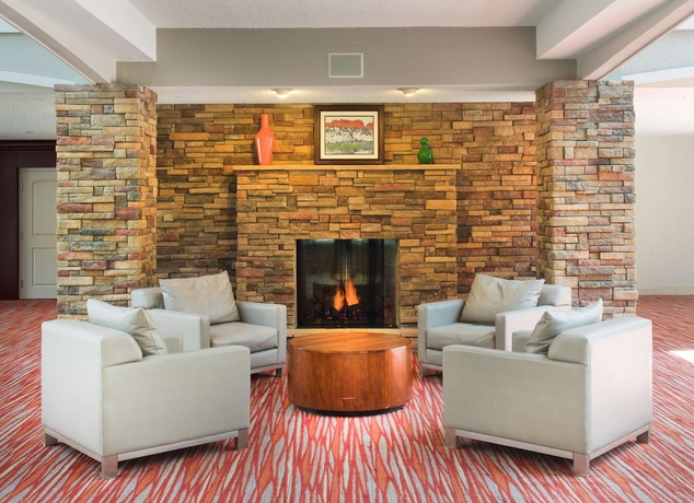Imagen de los interiores del Hotel Embassy Suite Hotel Colorado Springs. Foto 17