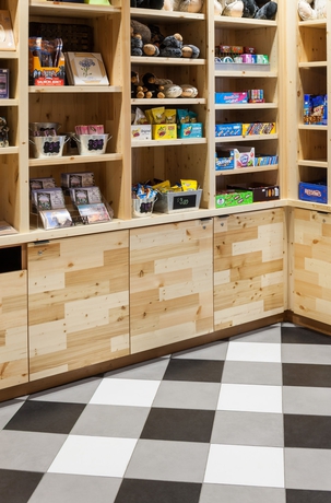 Imagen del bar/restaurante del Hotel Embassy Suites Anchorage. Foto 2