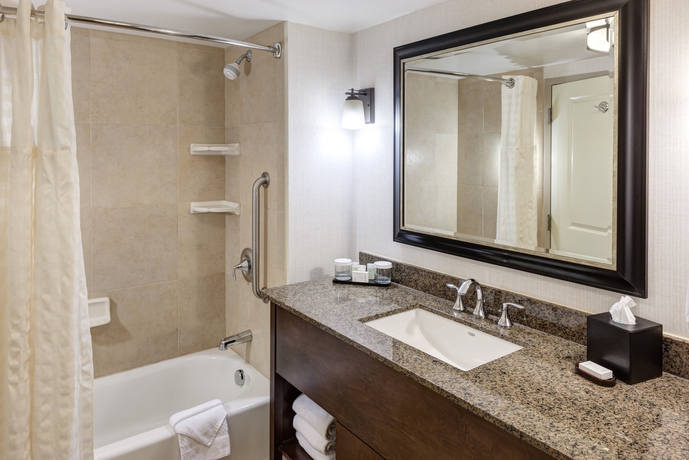 Imagen de la habitación del Hotel Embassy Suites Anchorage. Foto 7