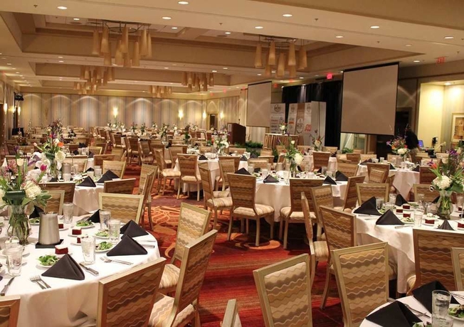 Imagen del bar/restaurante del Hotel Embassy Suites Atlanta - Kennesaw Town Center. Foto 3