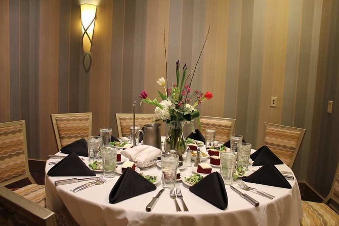 Imagen del bar/restaurante del Hotel Embassy Suites Atlanta - Kennesaw Town Center. Foto 4