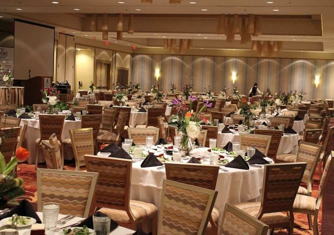 Imagen del bar/restaurante del Hotel Embassy Suites Atlanta - Kennesaw Town Center. Foto 5