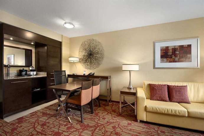 Imagen de los interiores del Hotel Embassy Suites Atlanta - Kennesaw Town Center. Foto 15