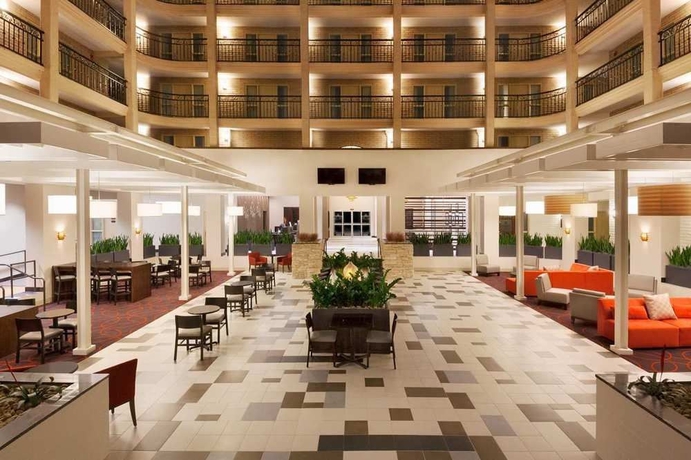 Imagen de los interiores del Hotel Embassy Suites Baton Rouge. Foto 9