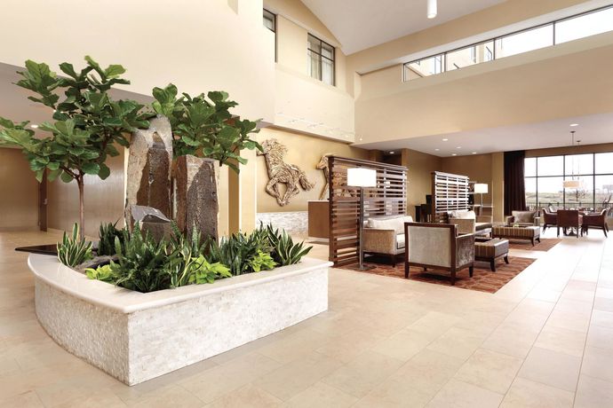 Imagen de la habitación del Hotel Embassy Suites By Hilton Akron Canton Airport. Foto 3