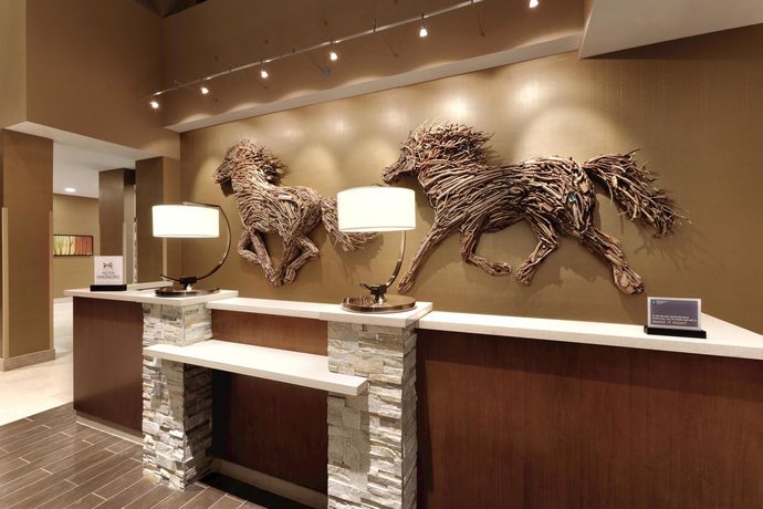 Imagen de los interiores del Hotel Embassy Suites By Hilton Akron Canton Airport. Foto 11