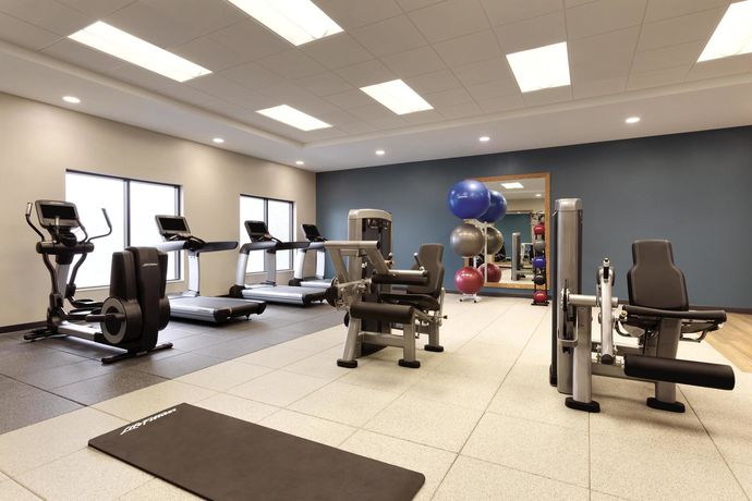 Imagen de los interiores del Hotel Embassy Suites By Hilton Akron Canton Airport. Foto 12