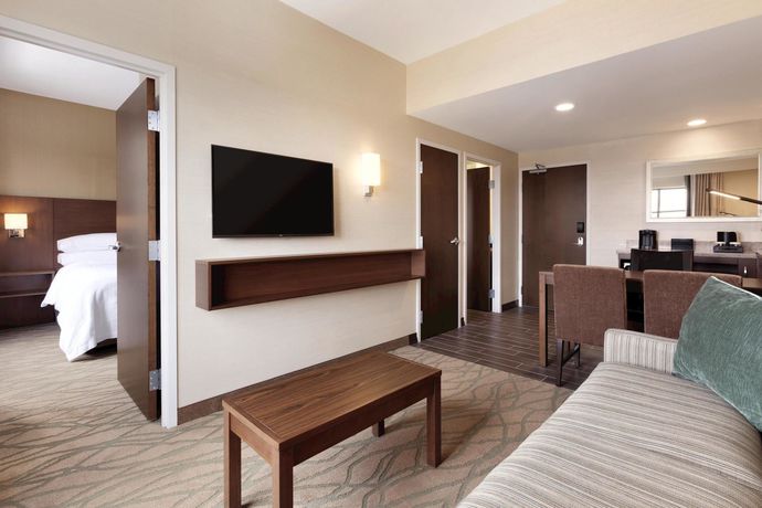 Imagen de los interiores del Hotel Embassy Suites By Hilton Akron Canton Airport. Foto 13