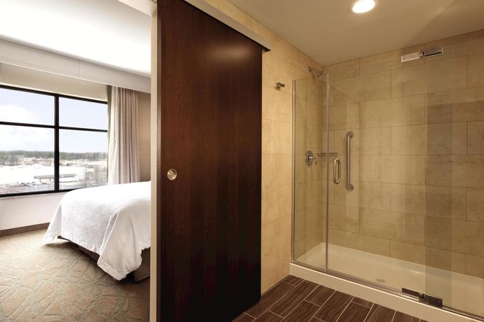 Imagen de los interiores del Hotel Embassy Suites By Hilton Akron Canton Airport. Foto 14