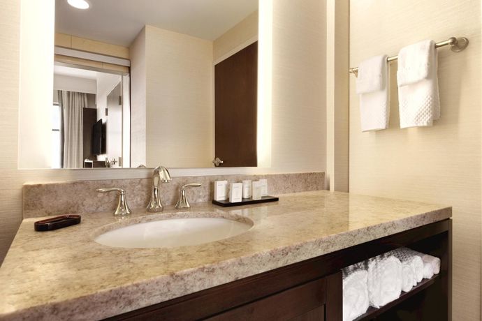 Imagen de la habitación del Hotel Embassy Suites By Hilton Akron Canton Airport. Foto 5