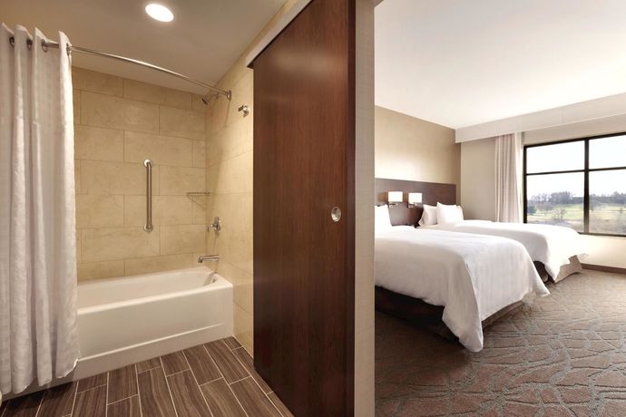 Imagen de la habitación del Hotel Embassy Suites By Hilton Akron Canton Airport. Foto 6