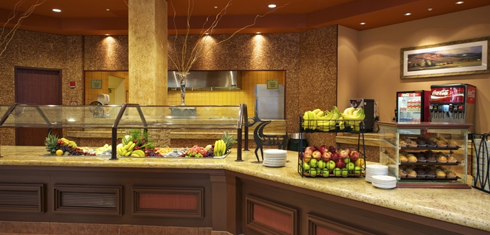 Imagen del bar/restaurante del Hotel Embassy Suites By Hilton Albuquerque. Foto 2