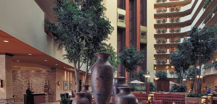 Imagen de los interiores del Hotel Embassy Suites By Hilton Albuquerque. Foto 7