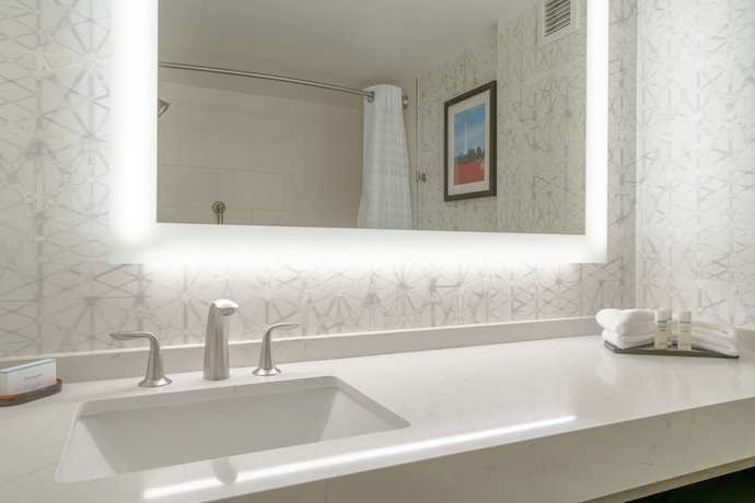 Imagen de la habitación del Hotel Embassy Suites By Hilton Alexandria Old Town. Foto 10