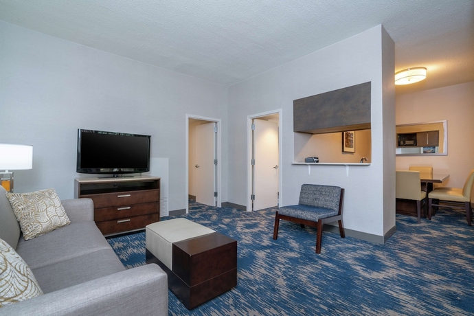 Imagen de la habitación del Hotel Embassy Suites By Hilton Alexandria Old Town. Foto 17