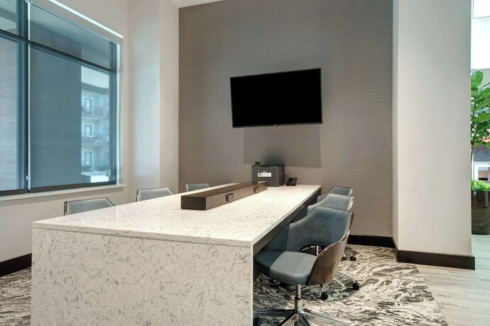 Imagen general del Hotel Embassy Suites By Hilton Alpharetta Halcyon. Foto 2