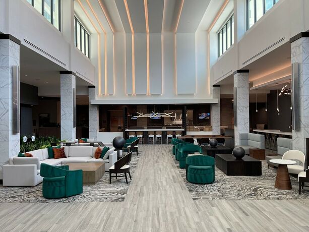 Imagen de los interiores del Hotel Embassy Suites By Hilton Alpharetta Halcyon. Foto 20