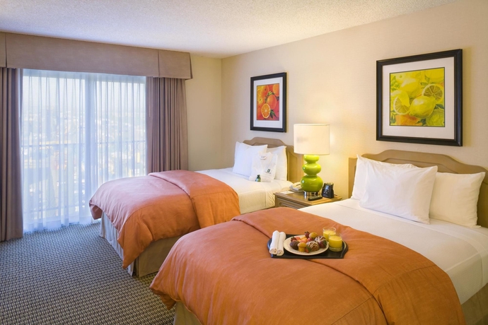 Imagen de la habitación del Hotel Embassy Suites By Hilton Anaheim North. Foto 3