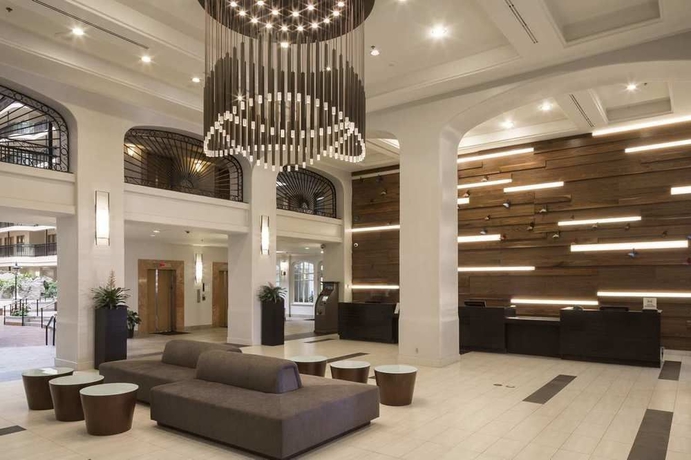 Imagen de los interiores del Hotel Embassy Suites By Hilton Anaheim North. Foto 10