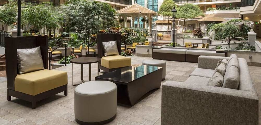 Imagen de los interiores del Hotel Embassy Suites By Hilton Anaheim North. Foto 11