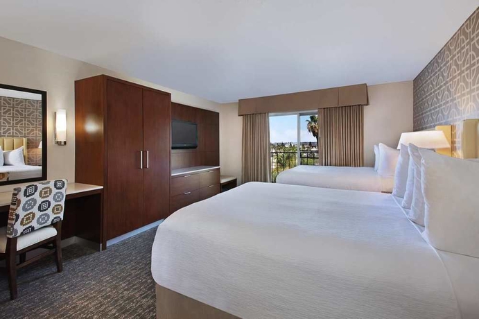 Imagen de la habitación del Hotel Embassy Suites By Hilton Anaheim North. Foto 6
