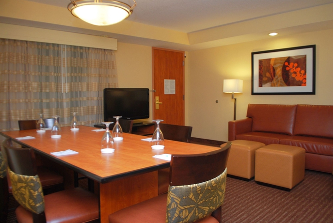 Imagen de la habitación del Hotel Embassy Suites By Hilton Anaheim South. Foto 6