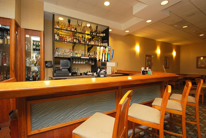 Imagen del bar/restaurante del Hotel Embassy Suites By Hilton Anaheim South. Foto 3