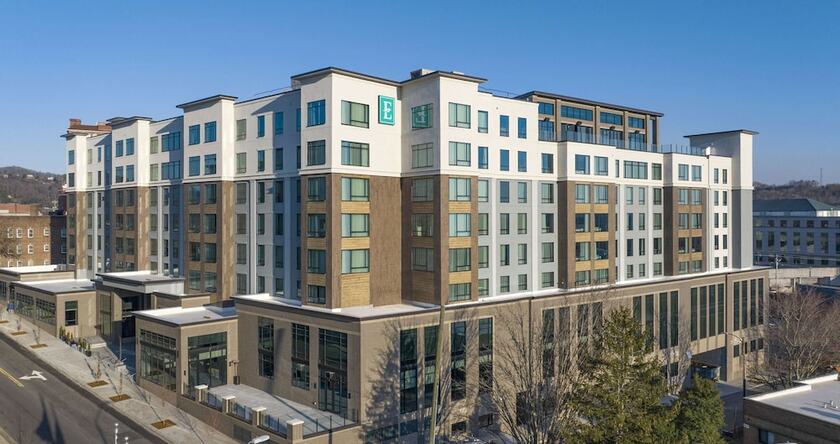 Imagen general del Hotel Embassy Suites By Hilton Asheville Downtown. Foto 1