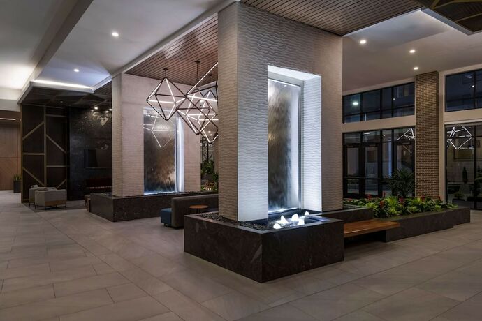 Imagen general del Hotel Embassy Suites By Hilton Asheville Downtown. Foto 2