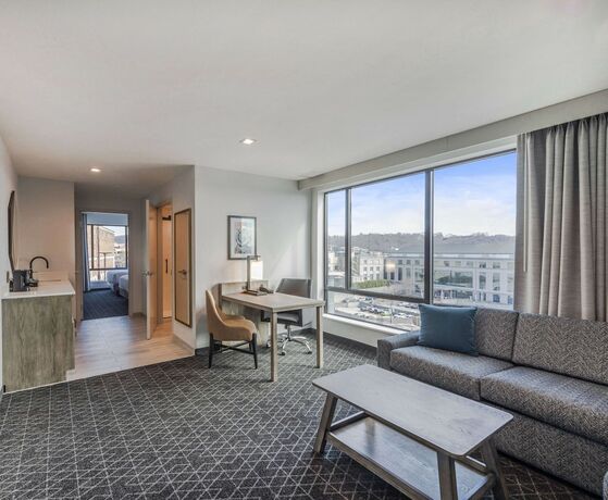 Imagen general del Hotel Embassy Suites By Hilton Asheville Downtown. Foto 6