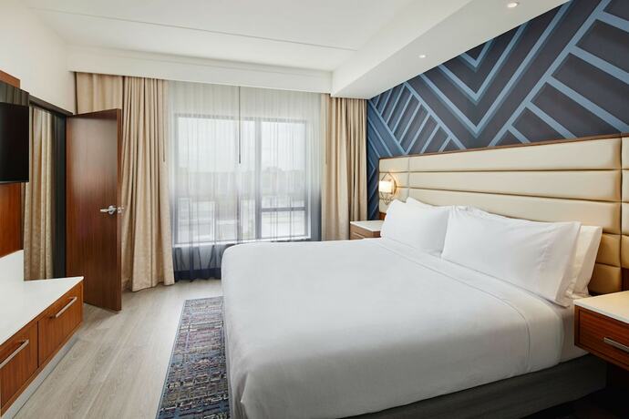 Imagen de la habitación del Hotel Embassy Suites By Hilton Atlanta Airport North. Foto 11