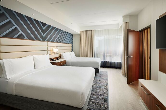 Imagen de la habitación del Hotel Embassy Suites By Hilton Atlanta Airport North. Foto 16