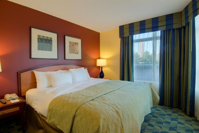Imagen de la habitación del Hotel Embassy Suites By Hilton Atlanta At Centennial Olympic Park. Foto 5