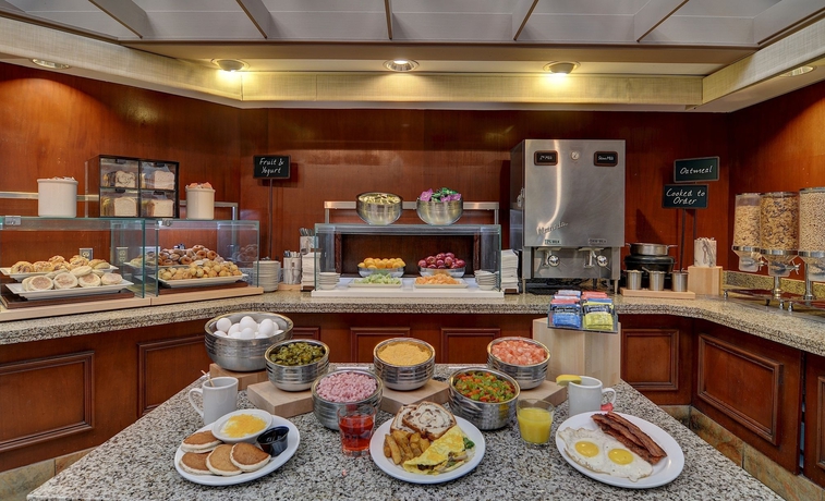 Imagen del bar/restaurante del Hotel Embassy Suites By Hilton Atlanta Buckhead. Foto 2