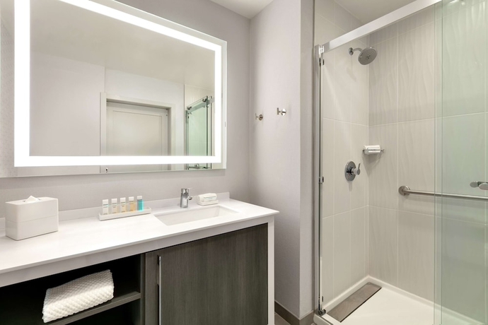 Imagen de la habitación del Hotel Embassy Suites By Hilton Atlanta Midtown. Foto 11