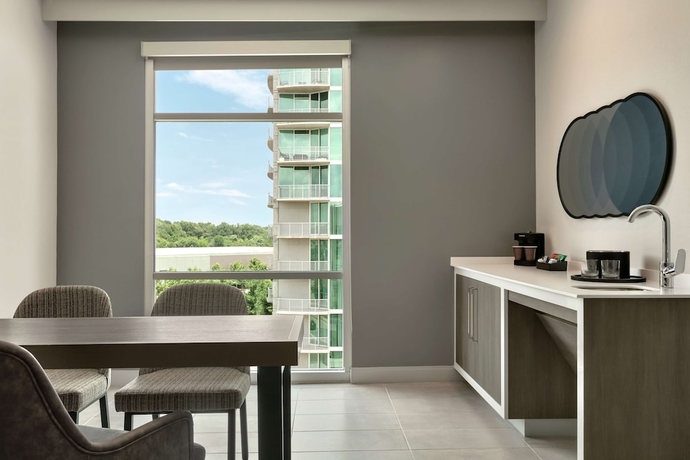 Imagen de la habitación del Hotel Embassy Suites By Hilton Atlanta Midtown. Foto 18