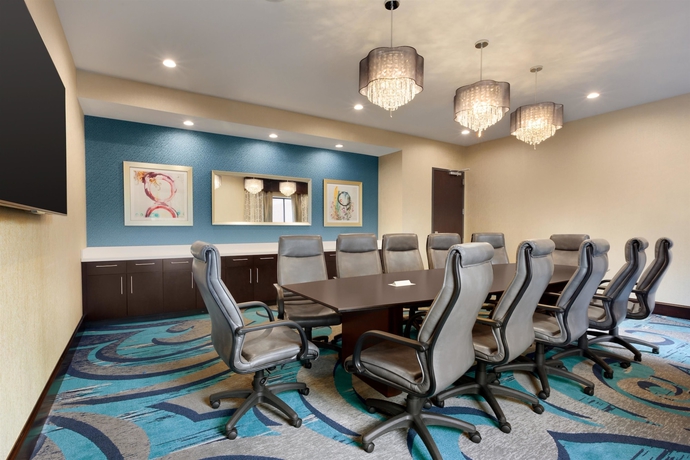 Imagen de los interiores del Hotel Embassy Suites By Hilton Atlanta Ne Gwinnett Sugar. Foto 18