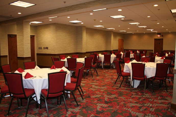 Imagen de los interiores del Hotel Embassy Suites By Hilton Atlanta Perimeter Center. Foto 8