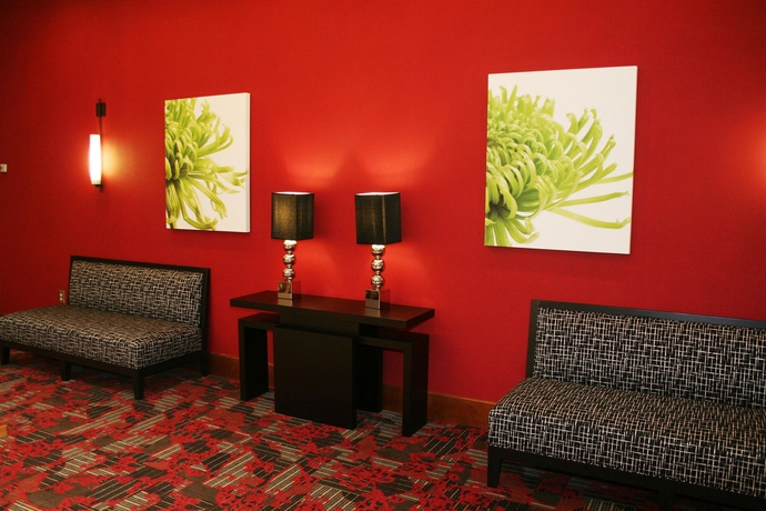 Imagen de los interiores del Hotel Embassy Suites By Hilton Atlanta Perimeter Center. Foto 10